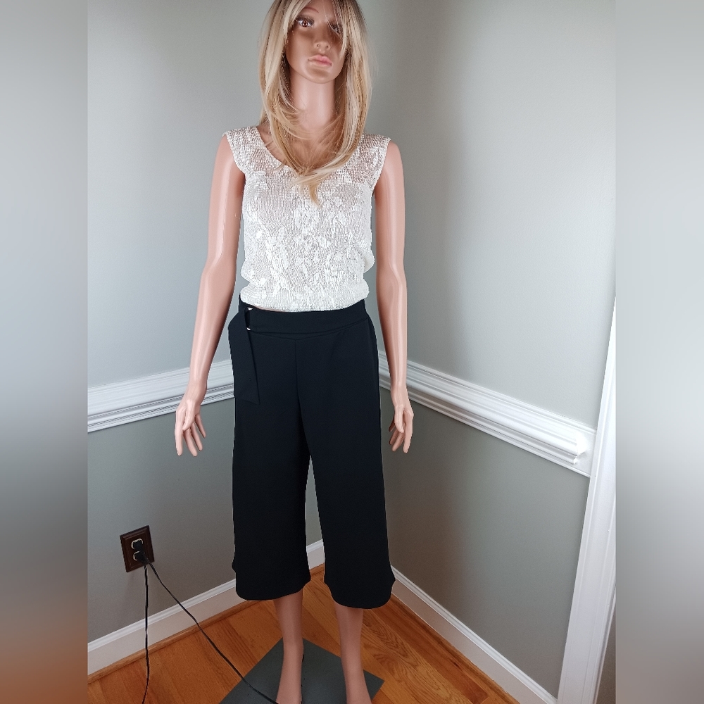 Full Circle Trends, below the knee pants